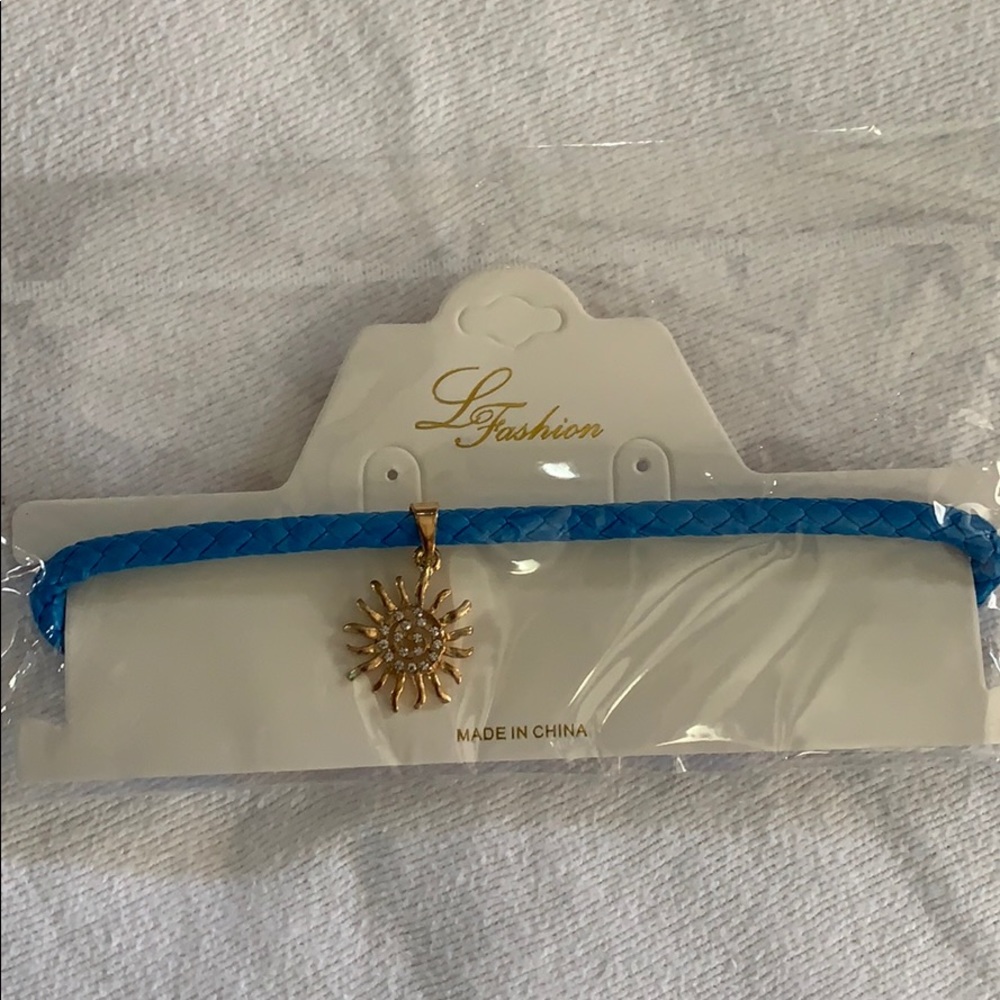 Woman blue choker with charm